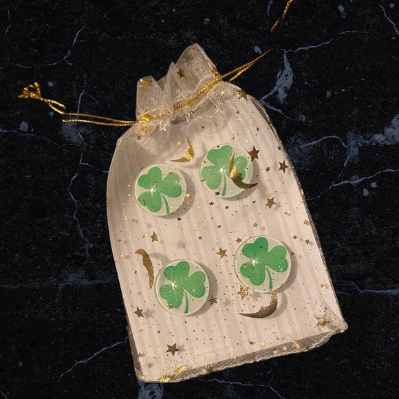 Set of Four Shamrocks/Clovers Magnets Cabochons Gift! - Picture 2 of 6